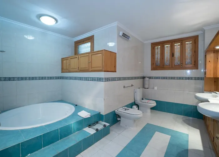 Colina Menyber Feriehus Nerja